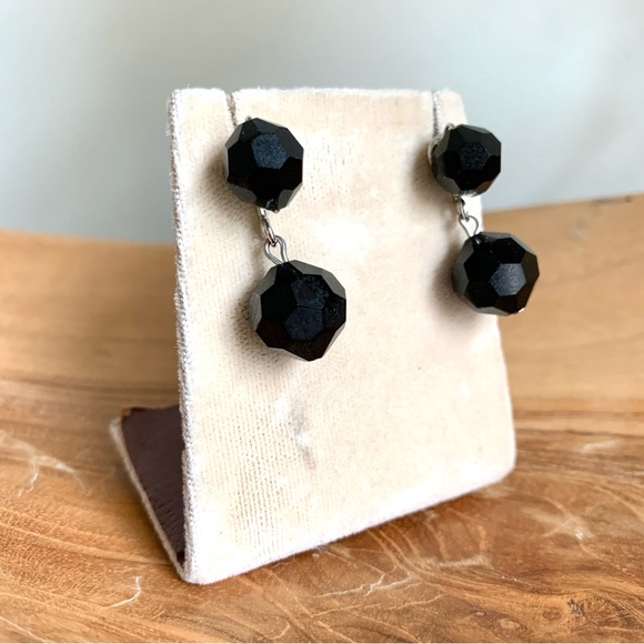 Black round and faceted glass beads silver tone dangle post earrings - Picture 3 of 10